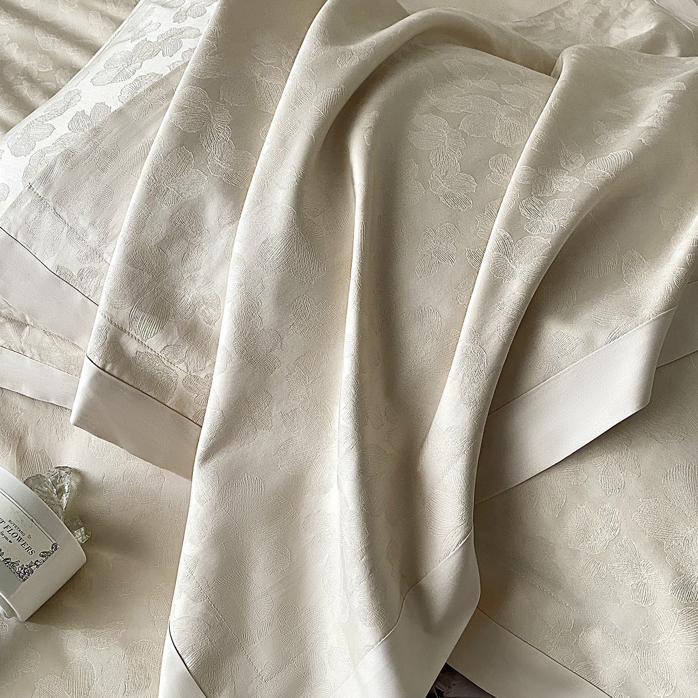 RegaliaSateen™ 4PCS Premium 100s Sateen Jacquard Bedding Set – Pure Cotton Sheet & Duvet Cover (Queen/King)