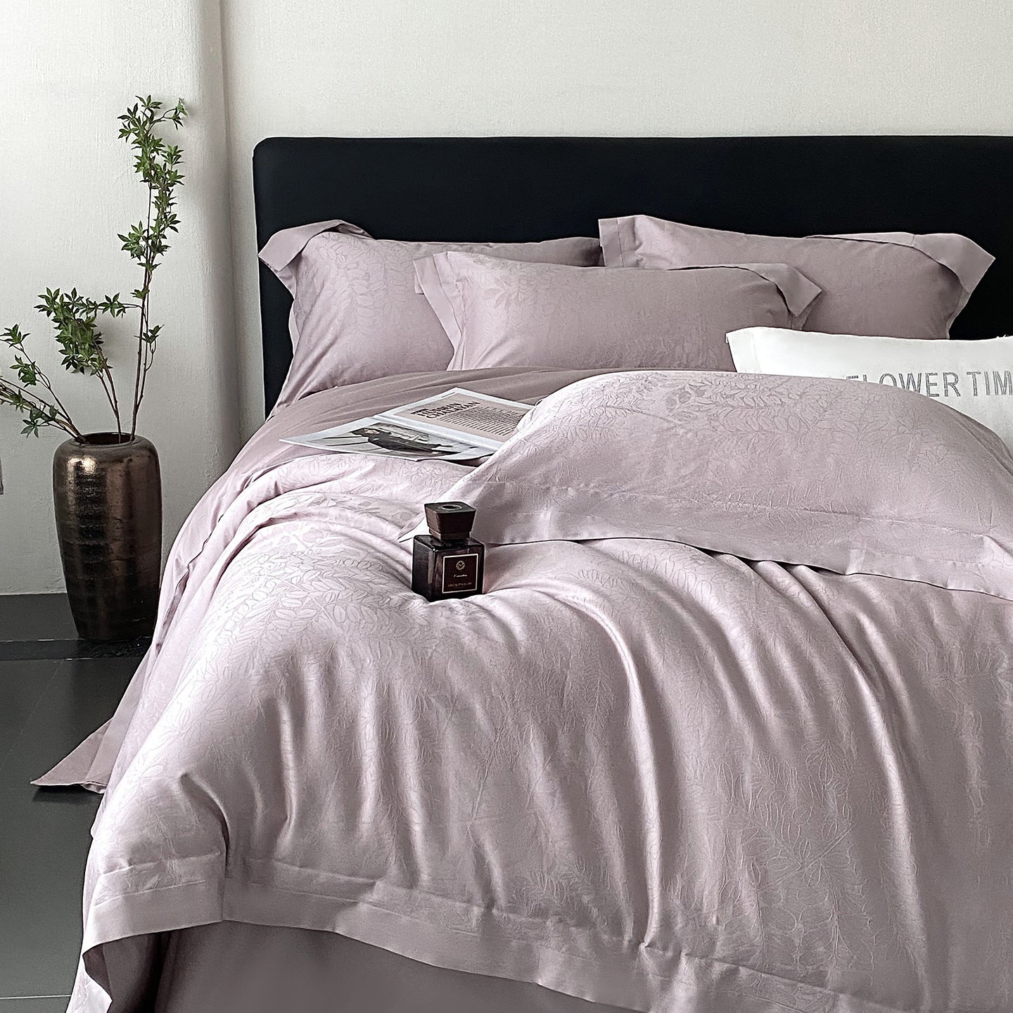 RegaliaSateen™ 4PCS Premium 100s Sateen Jacquard Bedding Set – Pure Cotton Sheet & Duvet Cover (Queen/King)