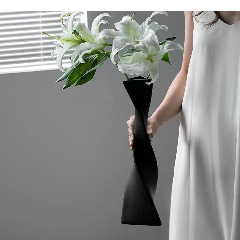 Helix Noir Vase