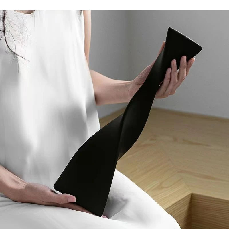 Helix Noir Vase