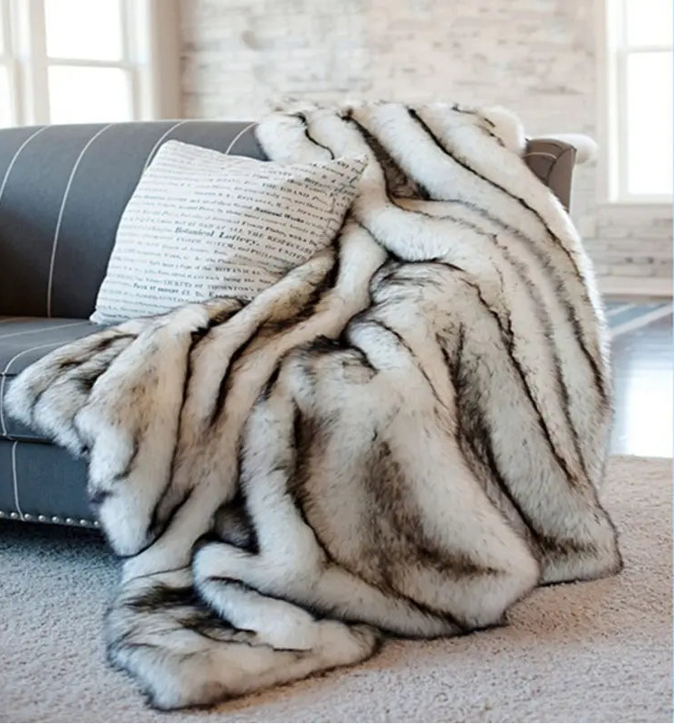 Velours Nocturne – Luxury Faux Fur Plush Blanket