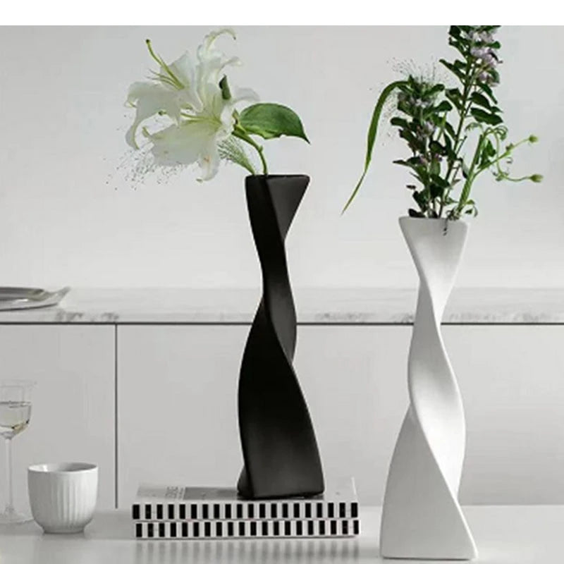 Helix Noir Vase