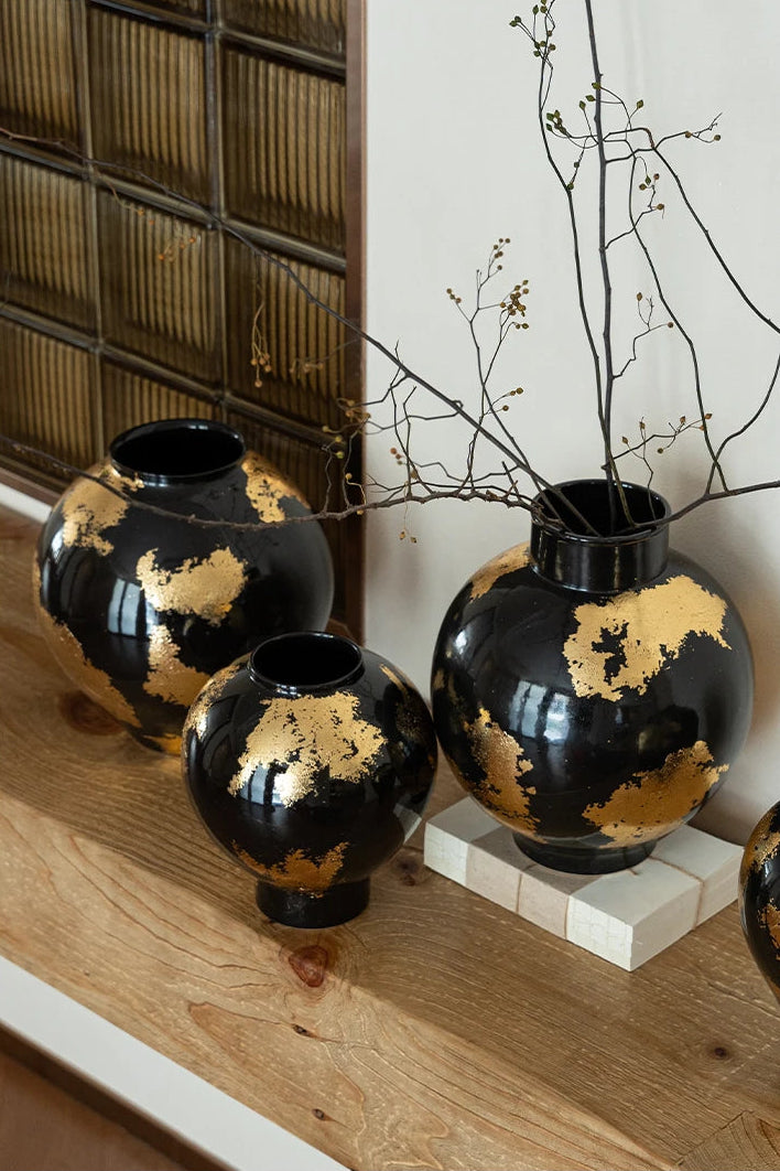 Aurelia Foil – Gold-Plated Porcelain Decorative Vase | Luxury Table Accent